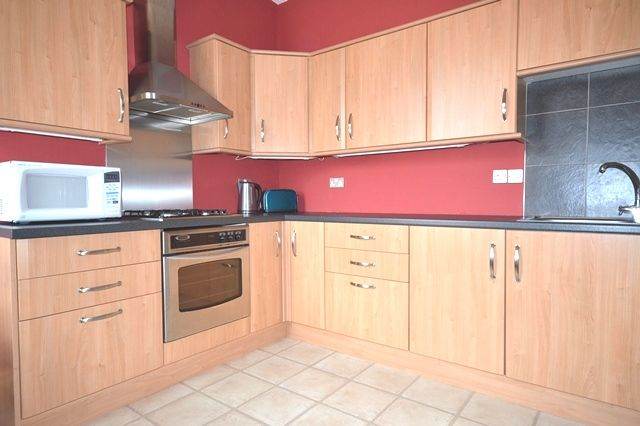Bright and spacious, 1 bedroom flat in Musselburgh town centre - available July