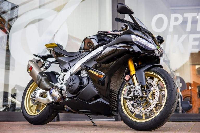 Aprilia RSV4 1100 FACTORY ! AKRO ! LOW MILES ! STUNNING