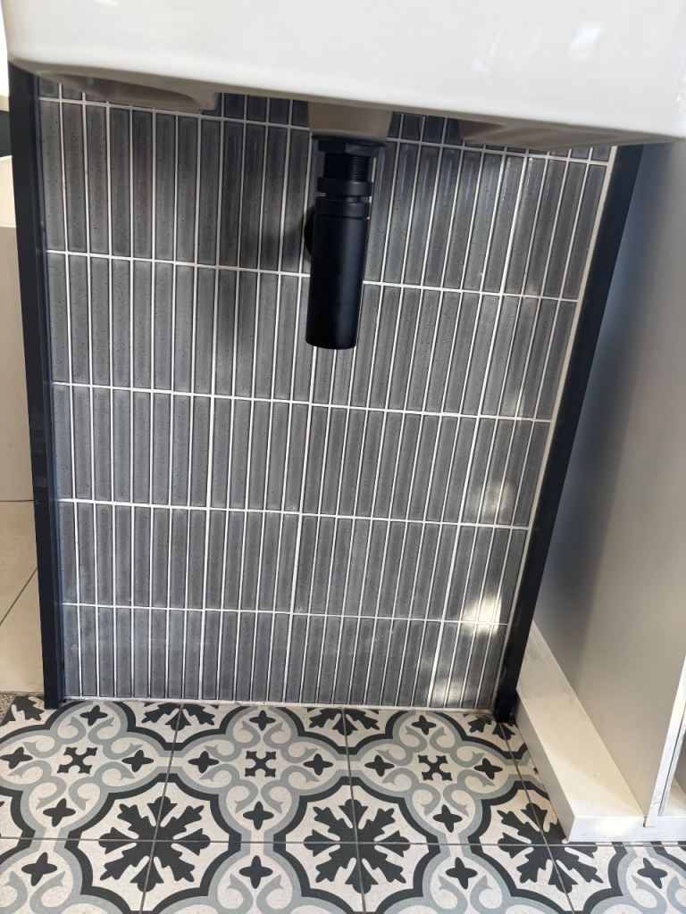 Cloakroom Wall mounted basin Inc waste & Bottletrap NOW £95.95✅