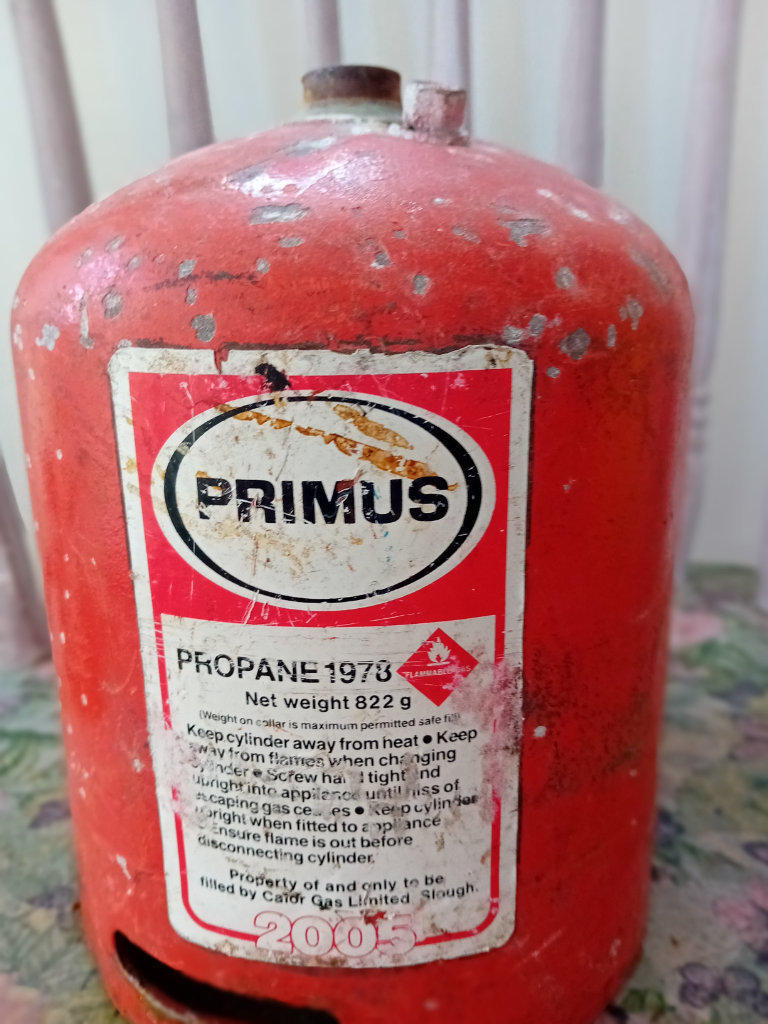 Primus Camping Propane Gas 2005 RED BOTTLE PROPANE IS FULL OF GAS,  £15 