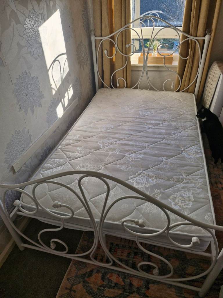 3/4 White Metal Frame Bed with mattress