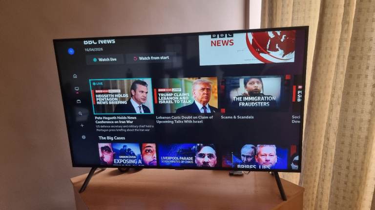 Samsung 49-inch Smart TV with TV unit