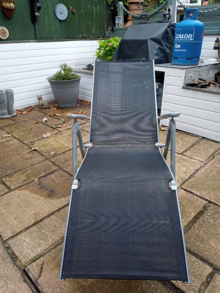 Solid sun lounger 