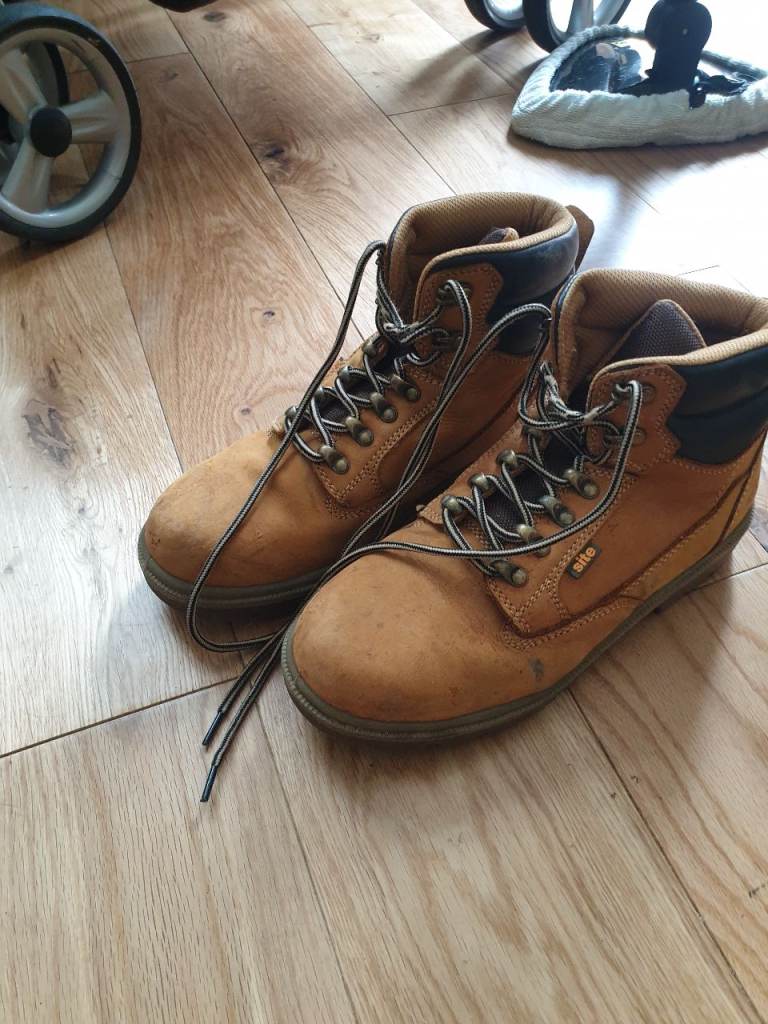 Brown Work Boots / Hiking Boots – Good Condition