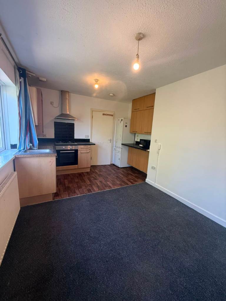 BEAUTIFUL 2 BEDROOM FLAT WITH GARDEN TO RENT IN TWICKENHAM
