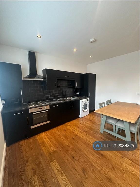 1 bedroom flat in London, London, SW14 (1 bed) (#2834875)