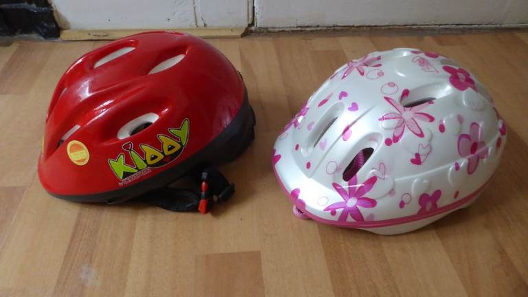 2 bike helmets for children ladies - Good condition
