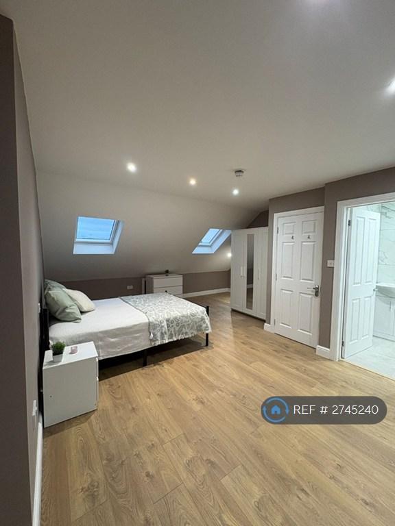 1 bedroom in Great Cambridge Road, Enfield, EN1 (#2745240)