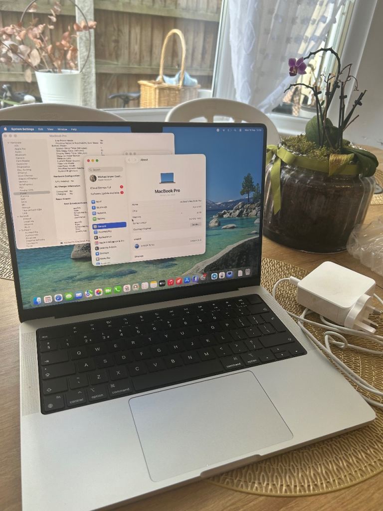 Apple MacBook Pro M3 (Late 2023) 512GB SSD - Immaculate Condition
