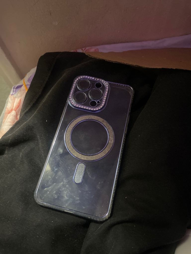 Clear phone case with glamour design 