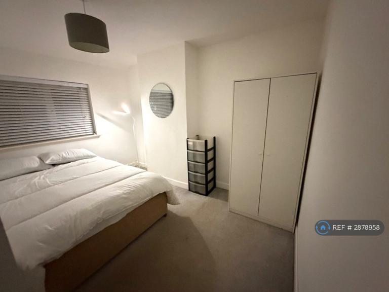 1 bedroom in Blackwell Drive, Watford, WD19 (#2878958)