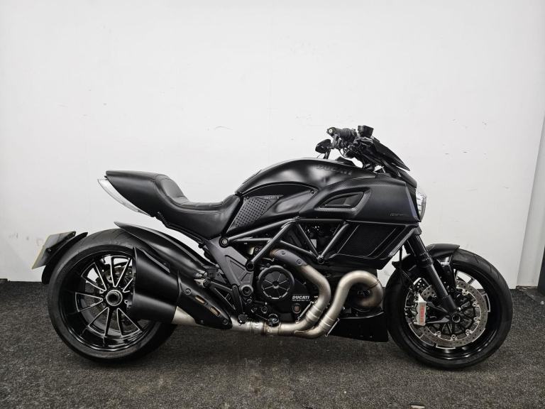 DUCATI DIAVEL ** LOW MILEAGE - BAR END MIRRORS - 12 MONTH MOT **