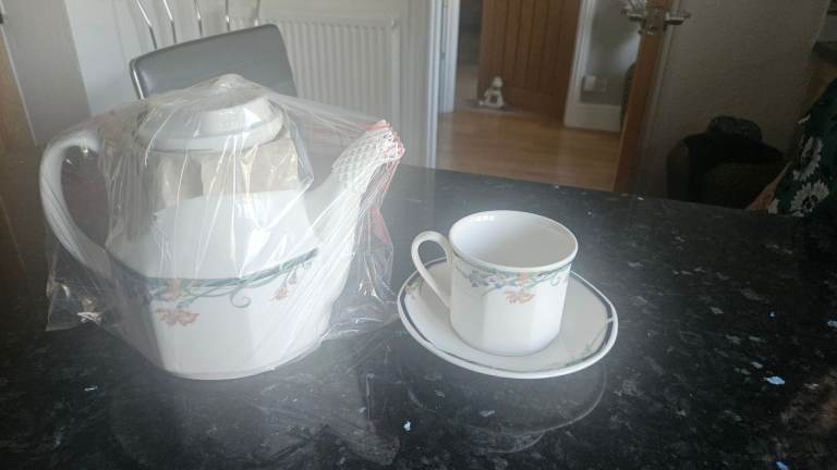 Royal Doulton Teapot and 6 Cups with Saucers Boxed