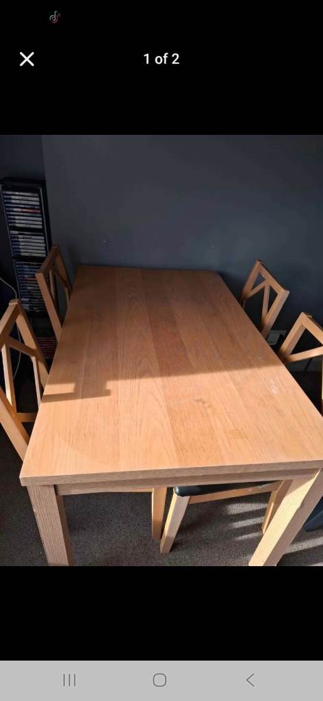 Dinning table and 4 chairs 