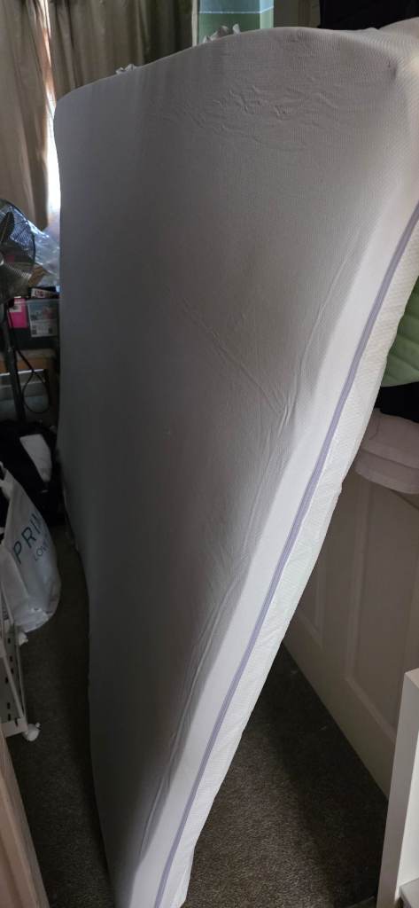 Good Condition King Size White Emma Foam Mattress