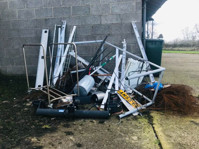 JOB LOT OF SCRAP METAL INCLUDES A CAR TOWBAR