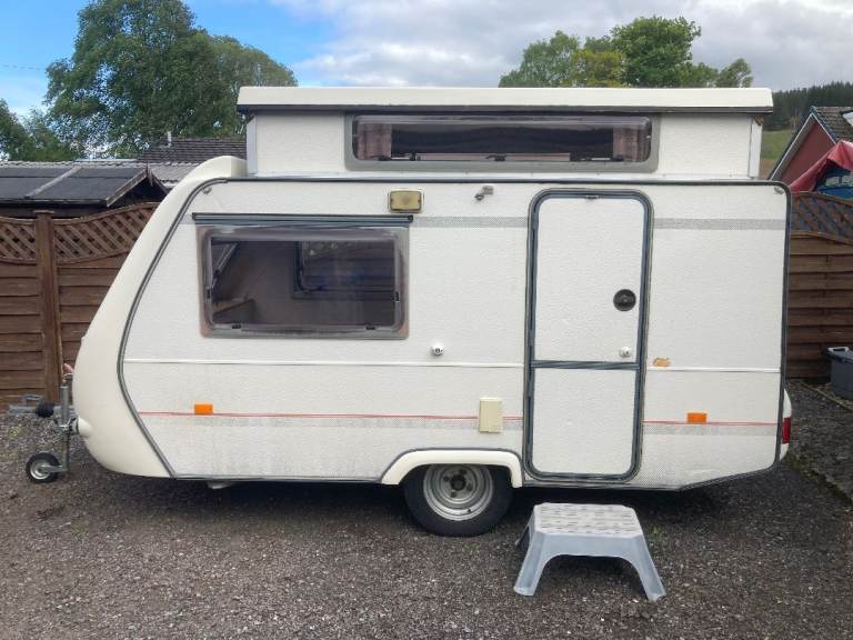 Rapido Club 32 compact pop-top 3 berth caravan