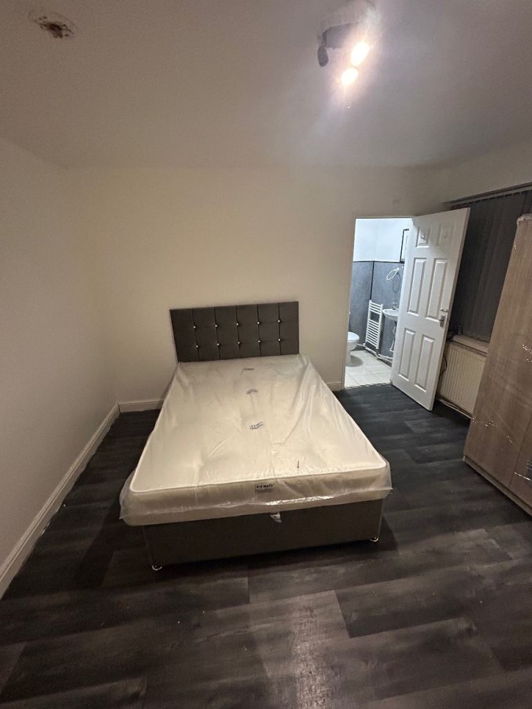 Studio - Carlton Road, NG3 - 