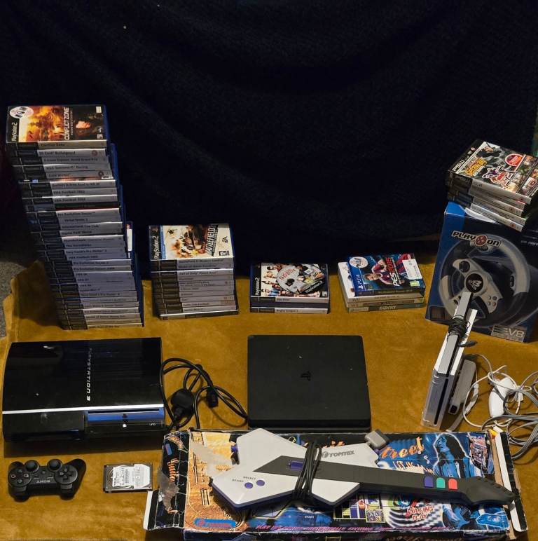 Huge job lot of video games and consoles