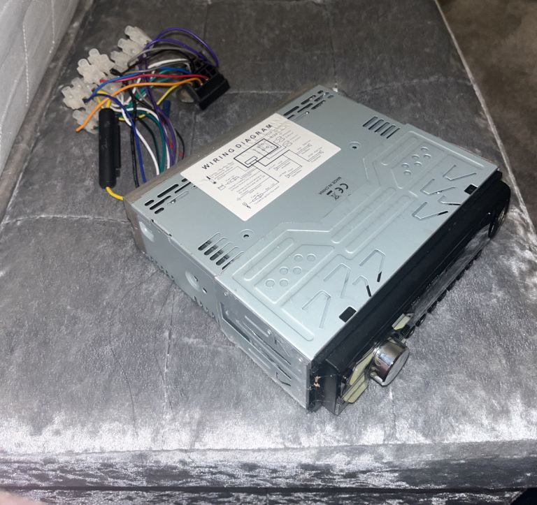  FOR SALE: DEH-1563UBG single DIN car stereo