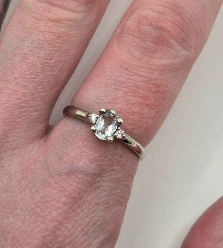 9ct white gold, aquamarine & diamond ring