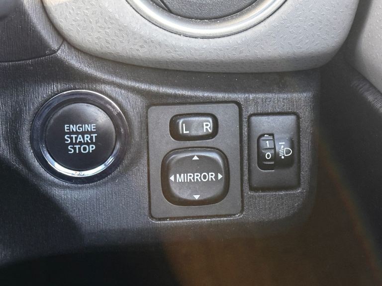 Toyota, YARIS, Hatchback, 2012, Manual, 1329 (cc), 5 doors