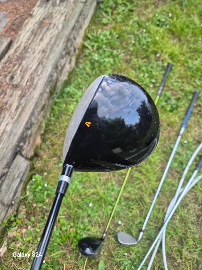Drivers ping Wilson caliway, irons titleist wilson