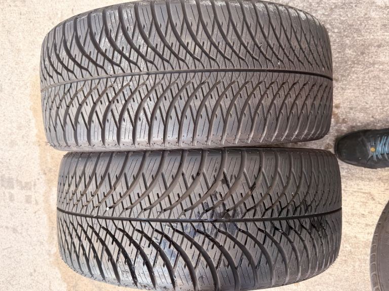 2  x Yokohama winter tyres 235/35/19 