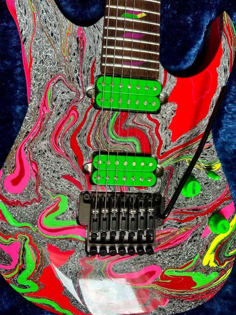 Ibanez RG1527 Prestige J Craft swirled lizard skin, hard case, strap