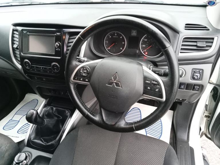 MITSUBISHI L200 2.4 DI-D DC Titan White Manual Diesel 2017