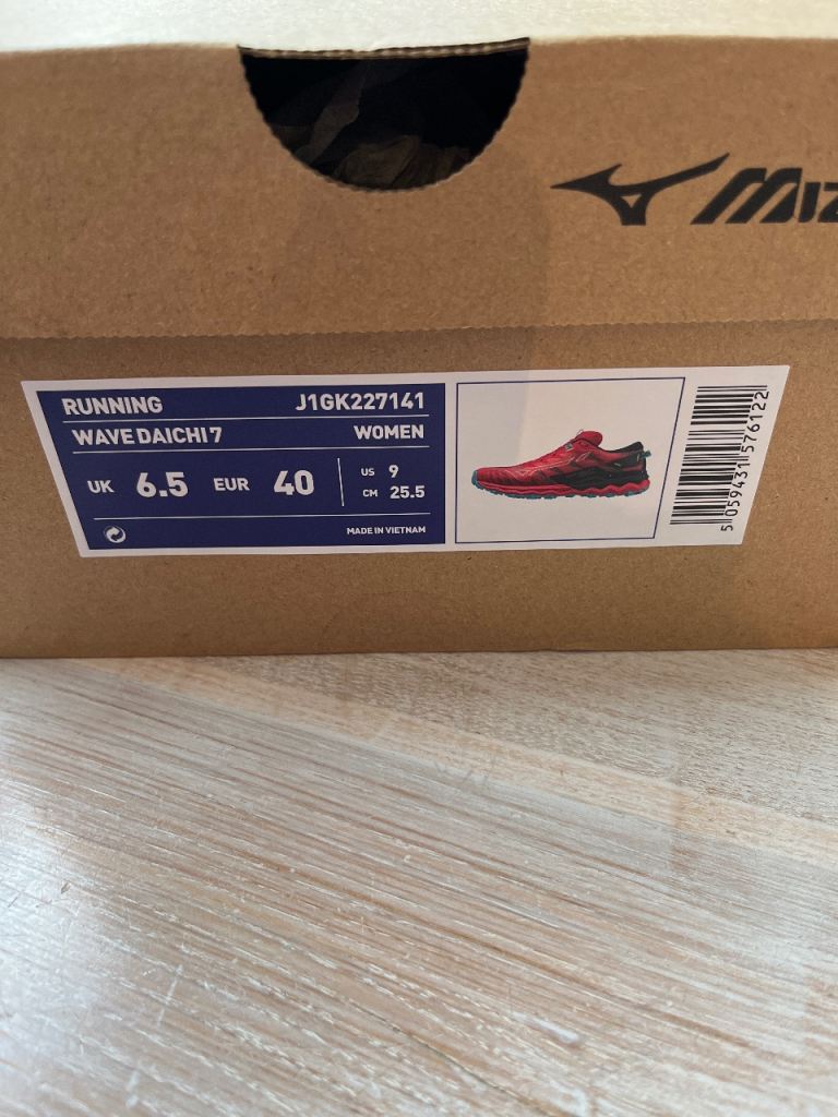 NEW Mizuno Wave Daichi 7 Running Shoes - Women's UK 6.5/EU 40 Red