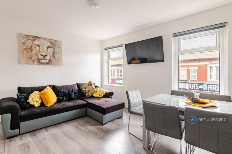 4 bedroom flat in Belmont Avenue, Blackpool, FY1 (4 bed) (#2620517)