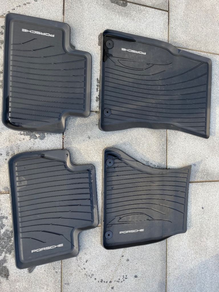 Porsche Macan rubber mats and boot liner