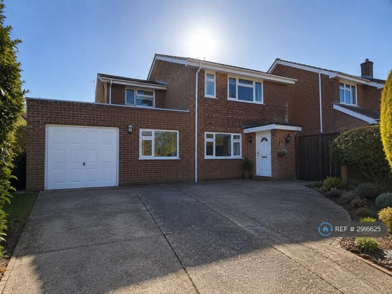4 bedroom house in Malthouse Lane, Woking, GU24 (4 bed) (#2916625)