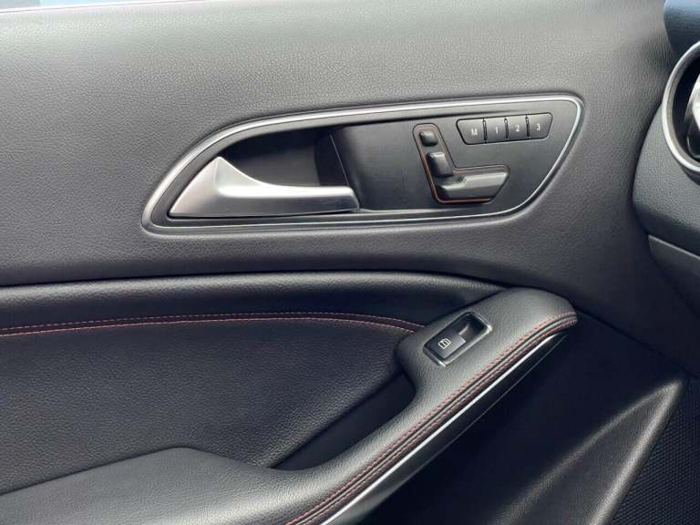 2017 Mercedes-Benz GLA 2.0 GLA250 AMG Line (Premium Plus) SUV 5dr Petrol 7G-DCT 4MATIC Euro 6 (s/...