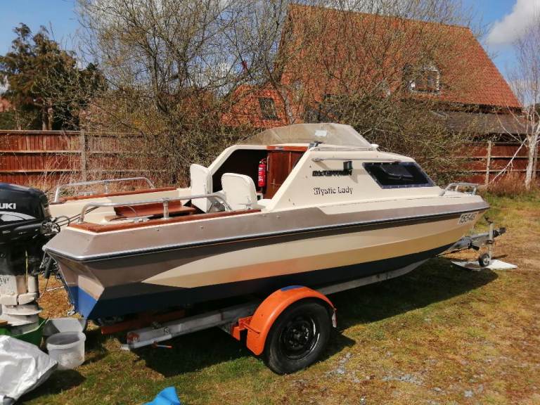Glastron tri hull boat and trailor