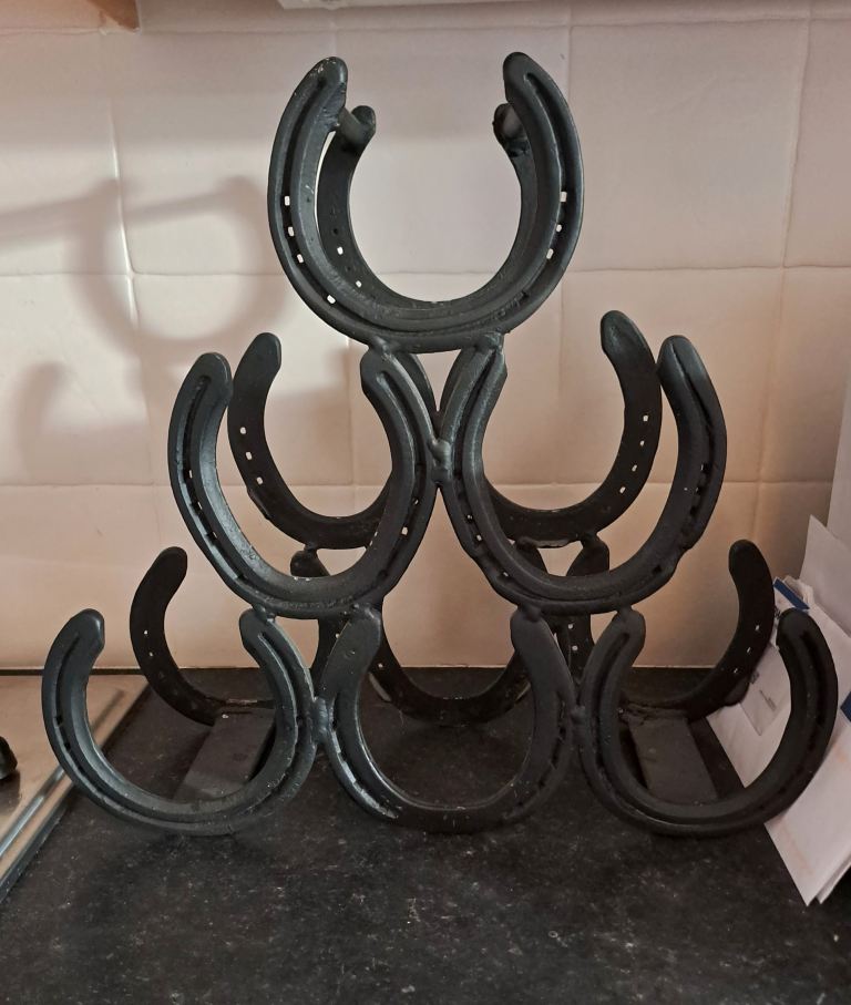 Horseshoe Wine Rack – Metal, Holds 6 Bottles