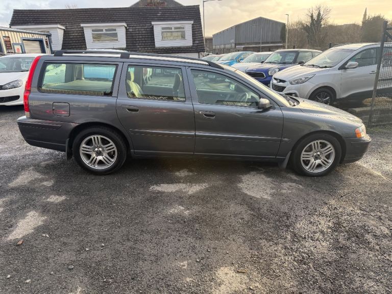 2006 Volvo, V70, D5 s Estate manual full Volvo service history mot 1 year mil is 146000 