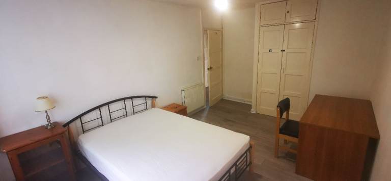 Whole flat with two double bedroom and sitting room to let