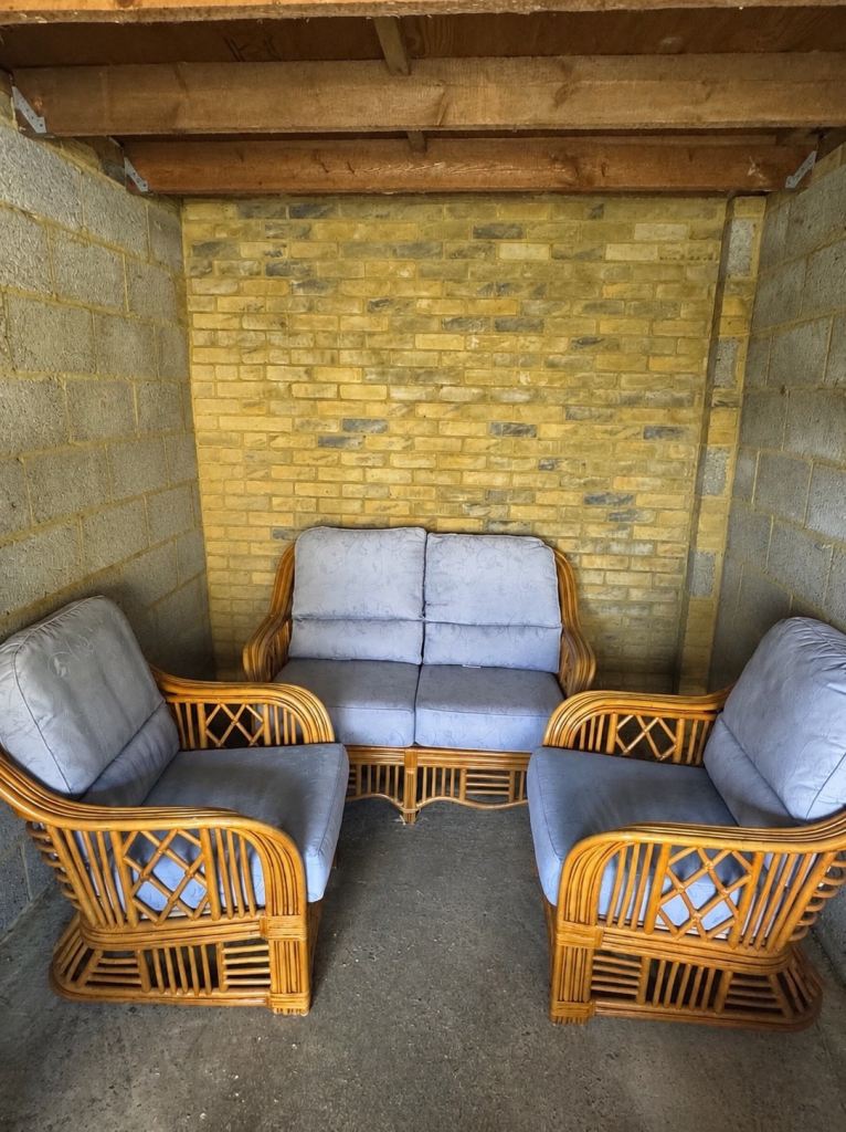     Rattan Conservatory Suite – Excellent Condition
