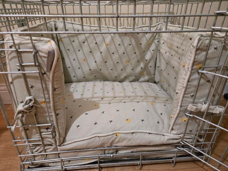 Small steel dog crate with bed and bumper-Lords & Labradors