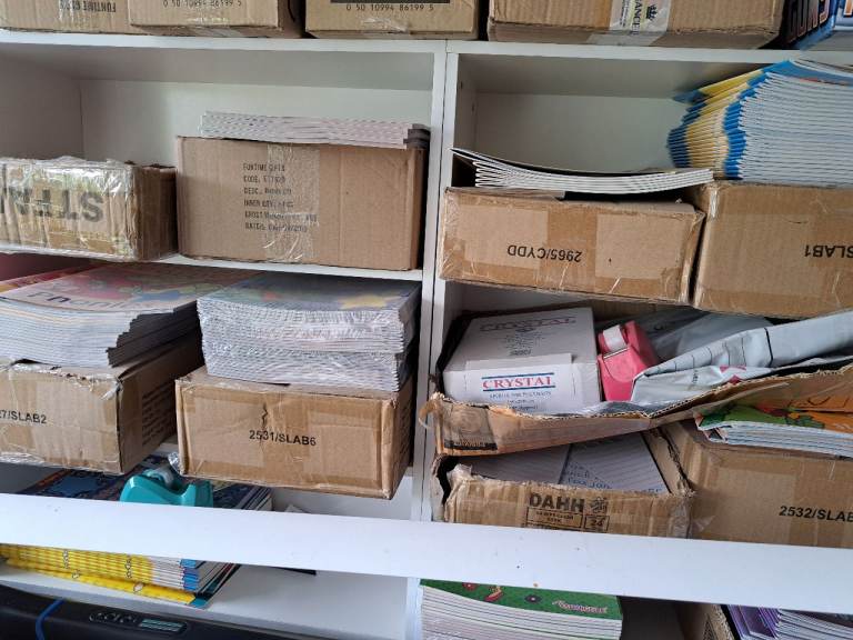 CLOSED DOWN BUSINESS... COLOURING BOOKS, TOYS, COLOURING PENS, etc...