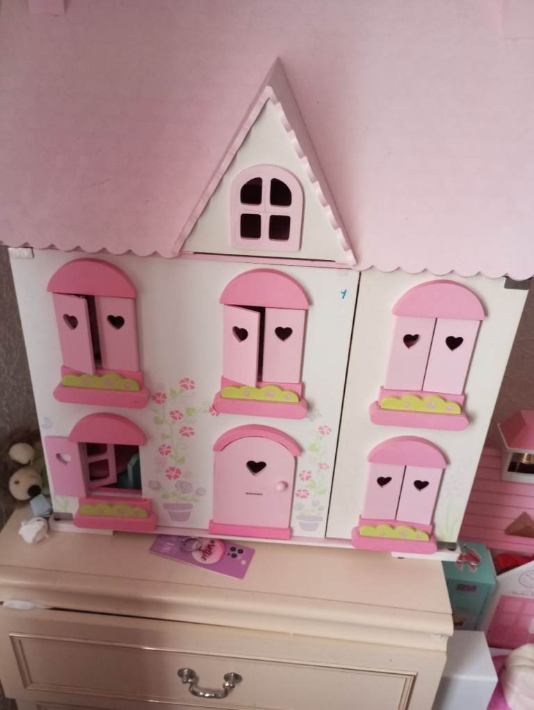 Dolls house and school