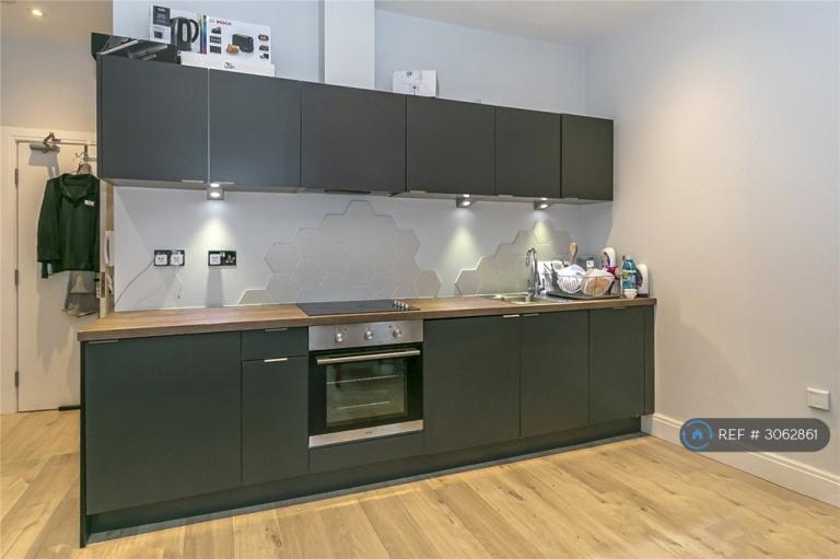 Studio flat in The Spire, Bournemouth, BH1 (#3062861)