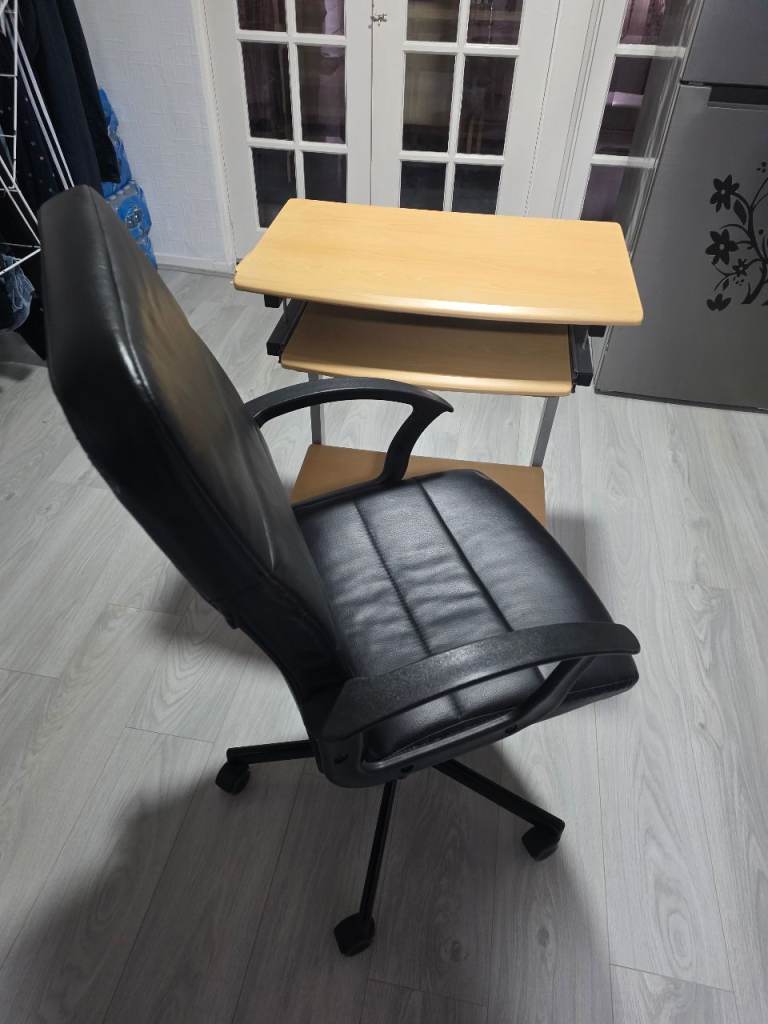 Computer chair and table