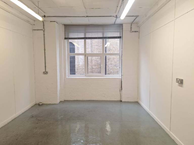Creative Office and Studio Space to Rent in London - Hackney - Dalston - Free Wifi