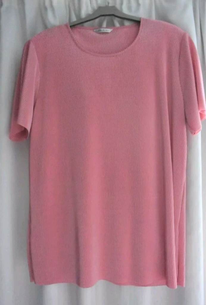 Berkertex Ladies Coral Short Sleeve Top Size 20