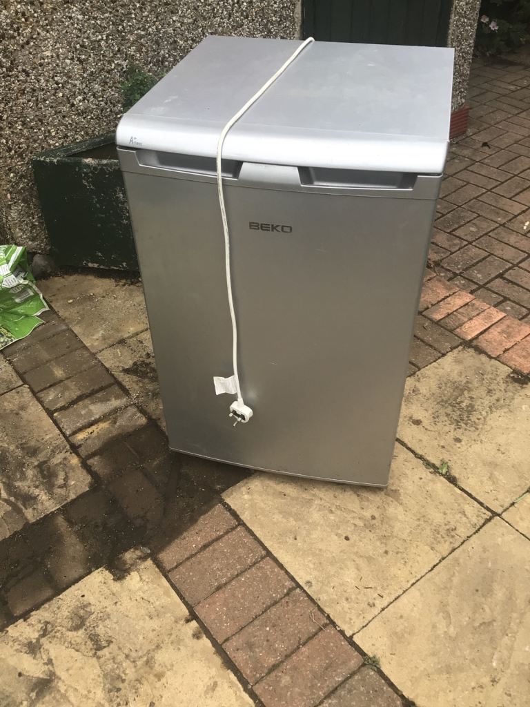 Beko Silver Under Counter Fridge Freezer - Good Condition