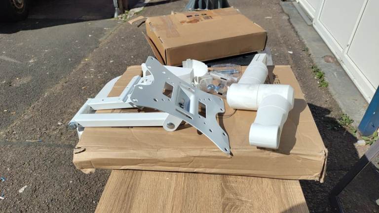 Wall TV bracket £ 5