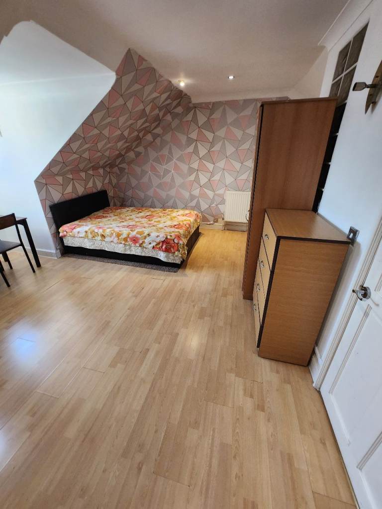 Studio Flat to Rent in Stratford E15 